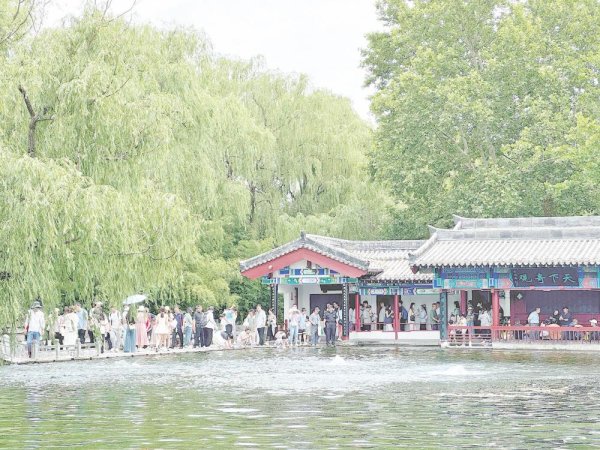每日配资平台 2.5天弹性休假探索，周末文旅经济进化